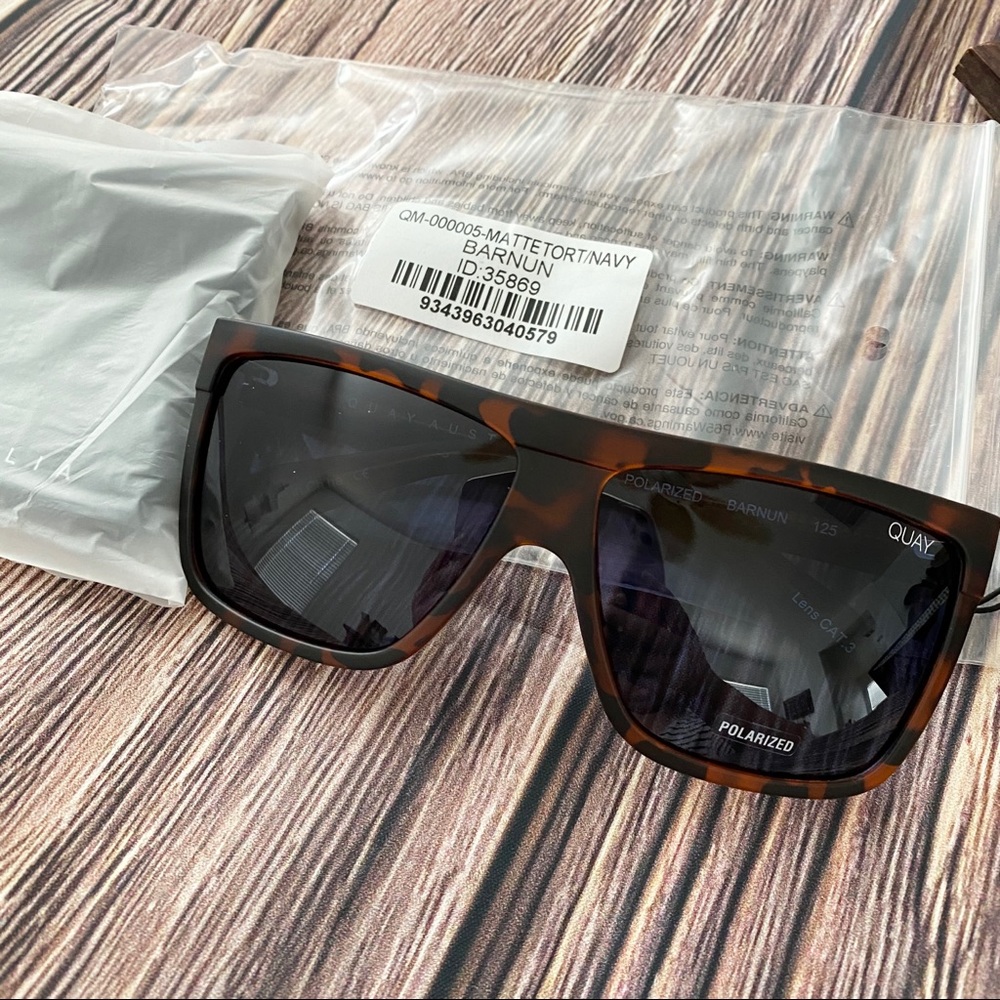 Quay Australia Barnun Matte Tort/Navy
